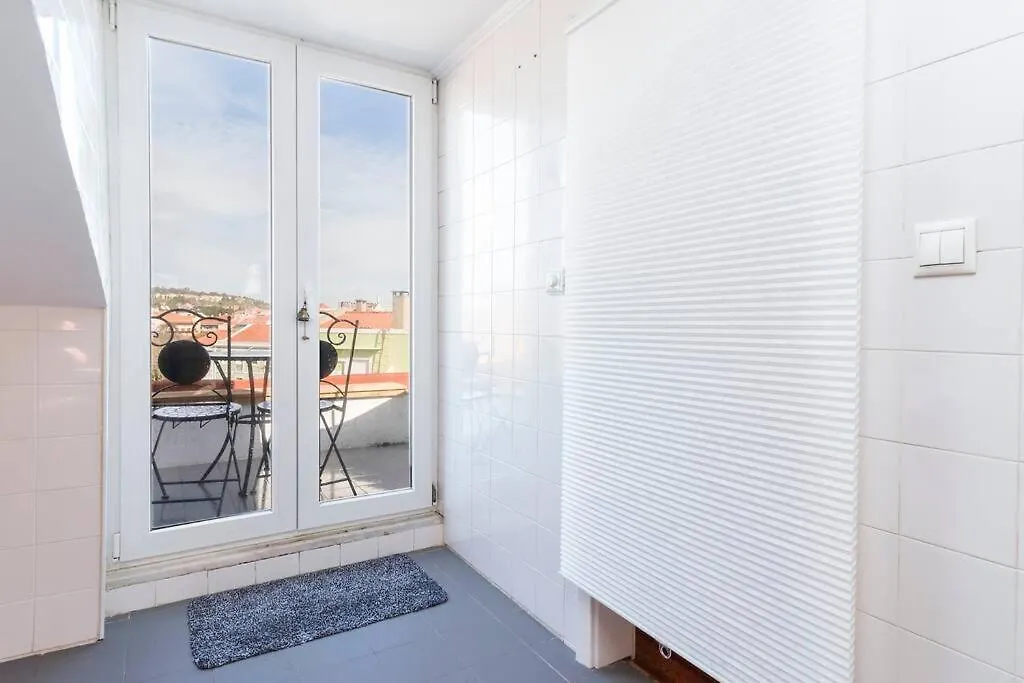 Romantic Rooftop Apart W/ River View Ac Heating Apartment Lisbon